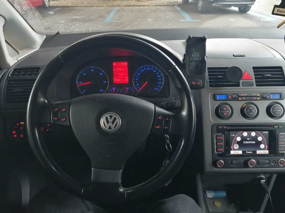 VOLKSWAGEN Touran 2010 — imagine 5