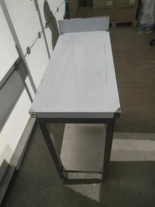 Производственный стол с бортом