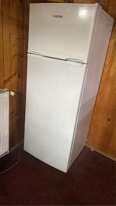 Frigider + congelator in partea de sus