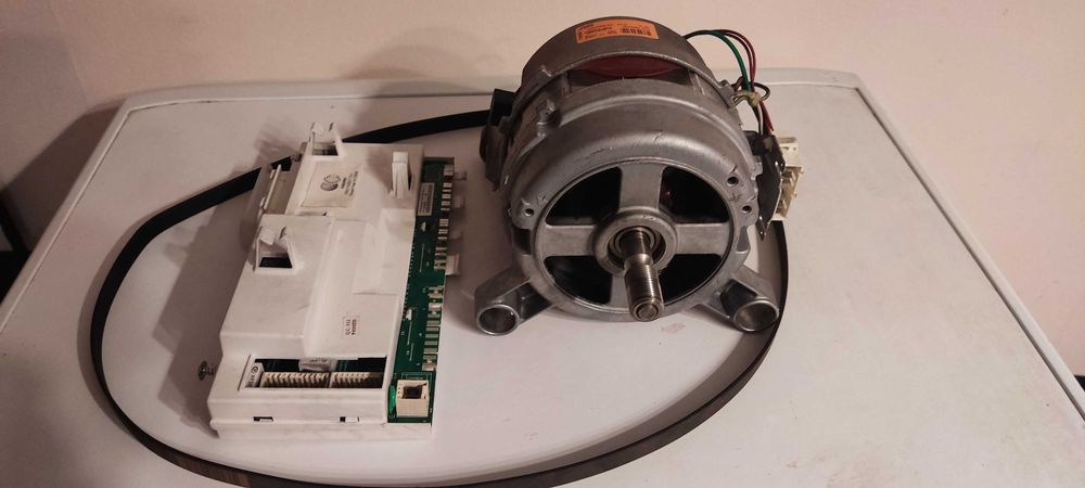 Продавам изправни части за пералня ARISTON