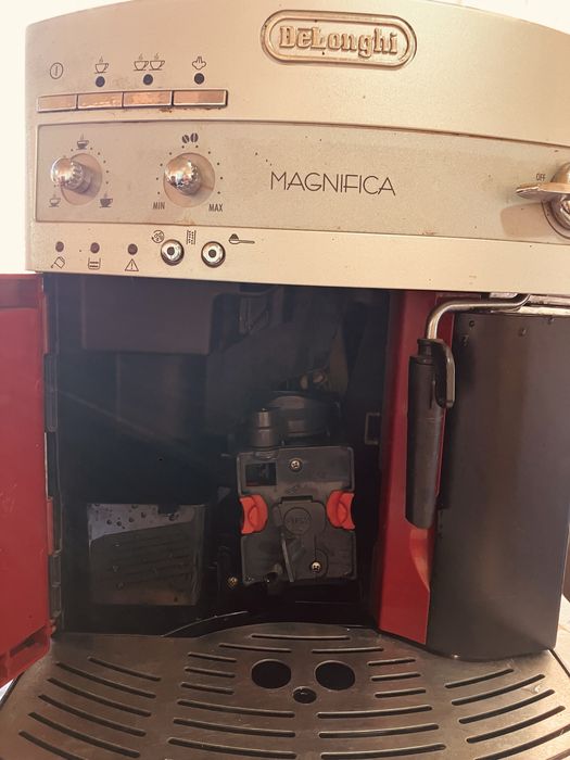 Кафе машина Delonghi Magnifica