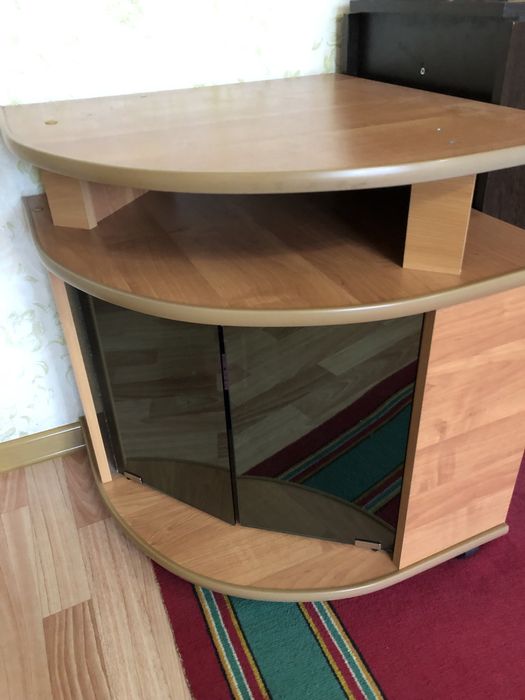 Шкаф- полставка для телевизора