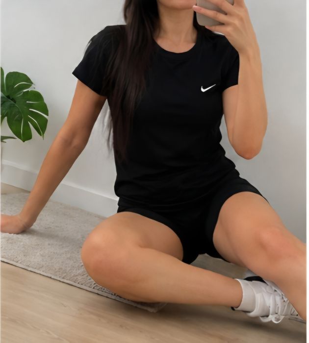 Tricouri damă Nike --sport casual