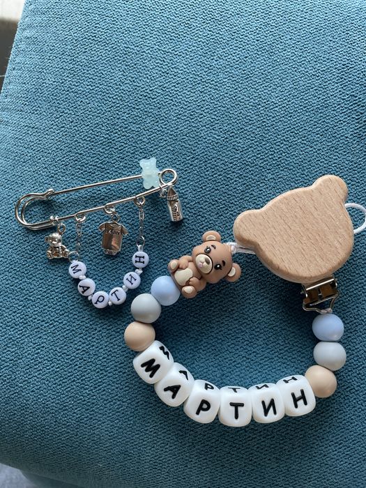 Безопасна игла/ брошка с име на бебе или дете