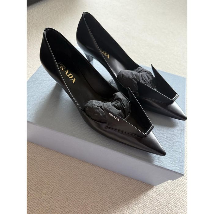 Оригинальные женские туфли Prada