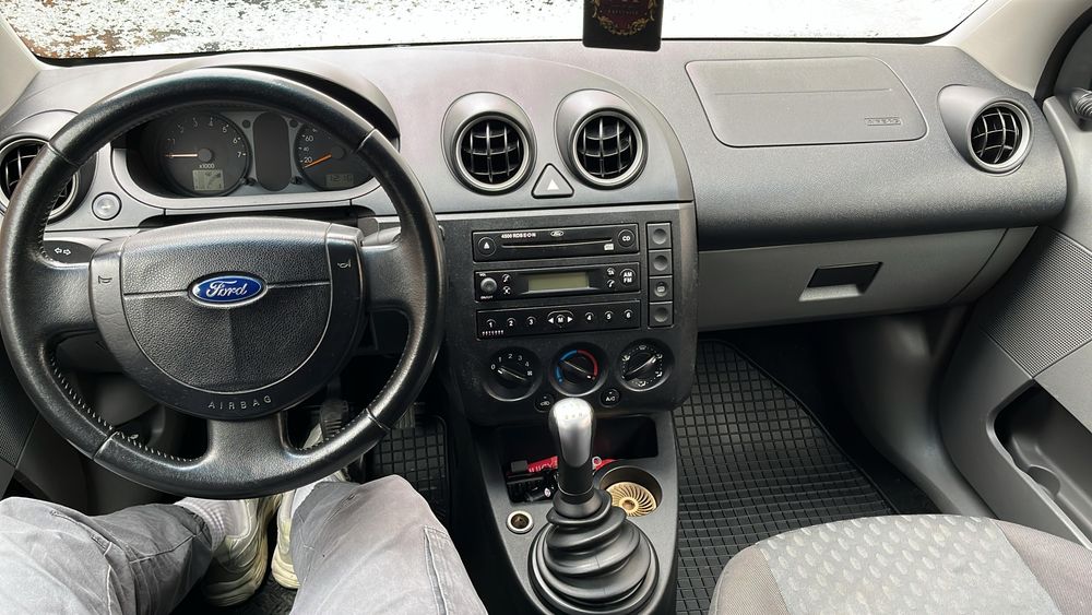 Ford fiesta 1.4 benzina/2002/102.000 km!