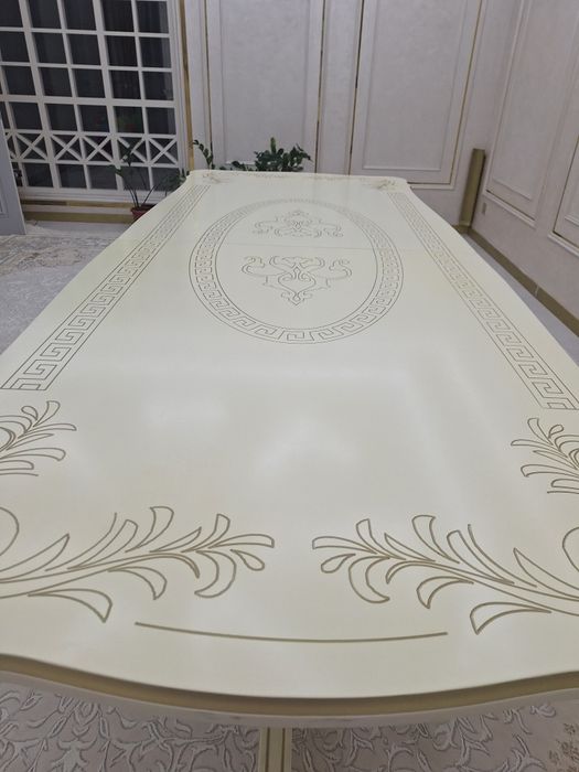 Қонақ стол сатылады.