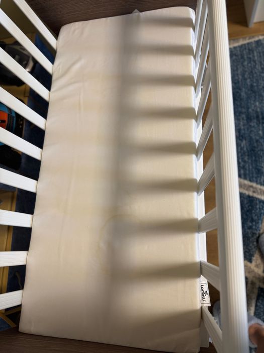 Бебешко легло с люлеещ механизъм