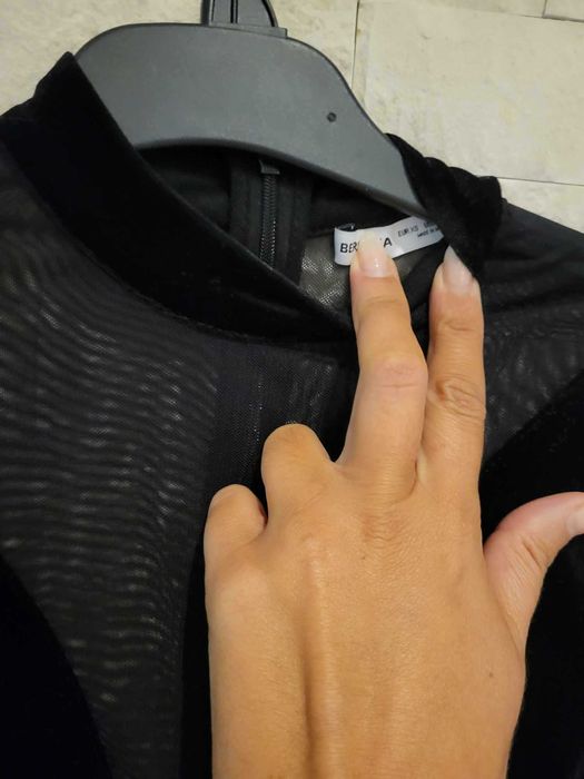 малка черна рокля Bershka