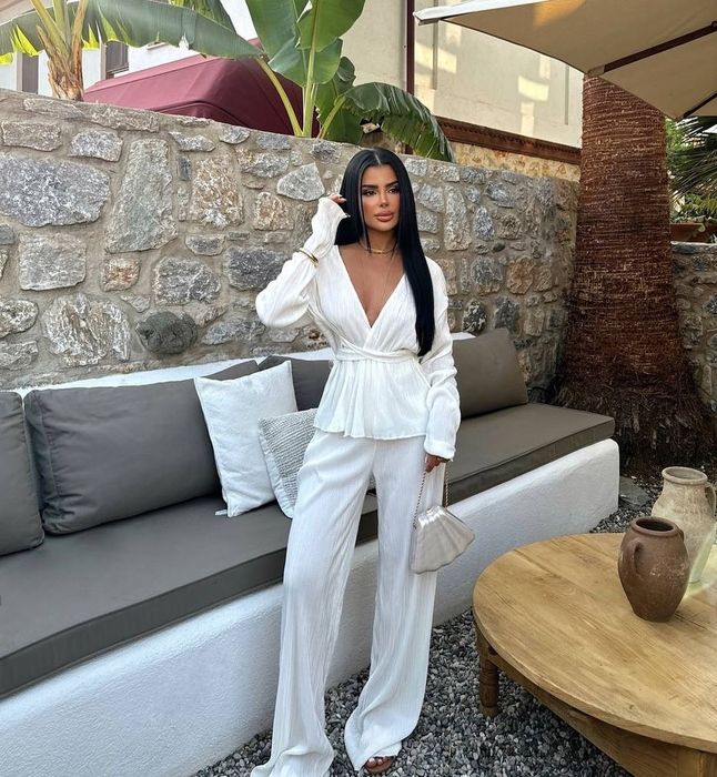 Белый костюм брючный