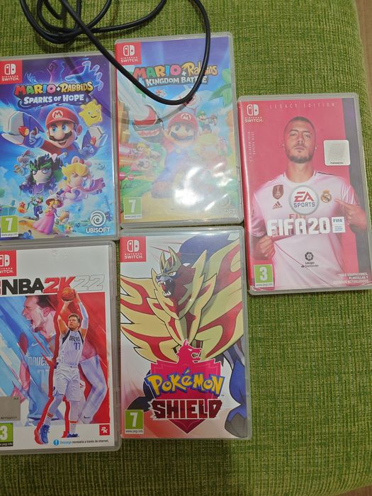 Vând Nintendo switch+ 5 jocuri (pokemon, Mario)