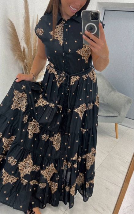 Черное платье с вышивкой