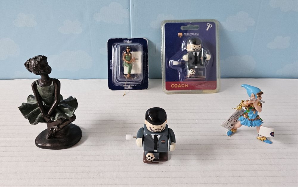 Lot figurine din bronz și alte materiale