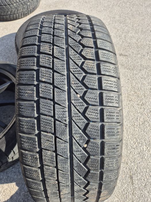 2бр. 235/45/19 Toyo гуми зимни