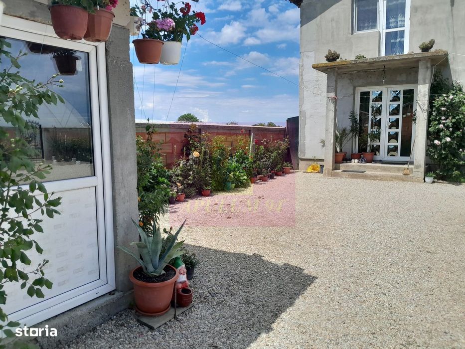 Varasti (Gr) - Se Vinde Casa P+1+M (4 Cam)