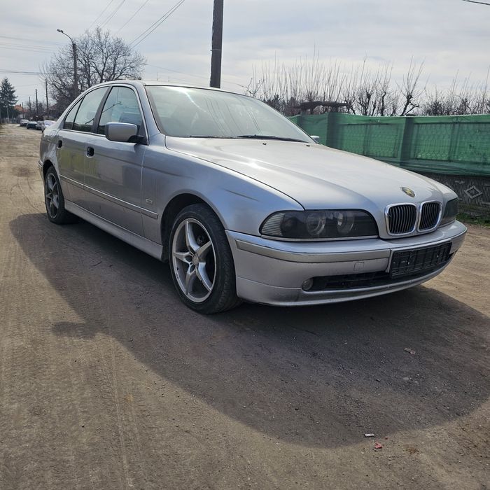 BMW E39 феиса  525 TDS НА части само.