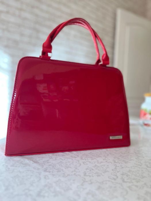 Продам лакированную сумку