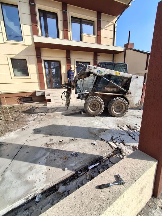 Inchiriez bobcat miniexcavator și basculanta 3.5t cilindru compactor