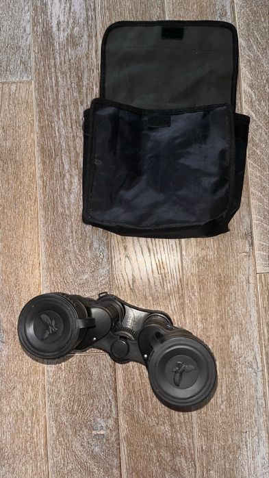 Бинокъл с калъф.