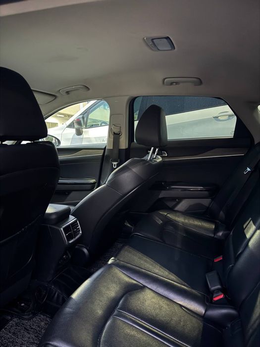 Kia K5 2023 bez lyuk