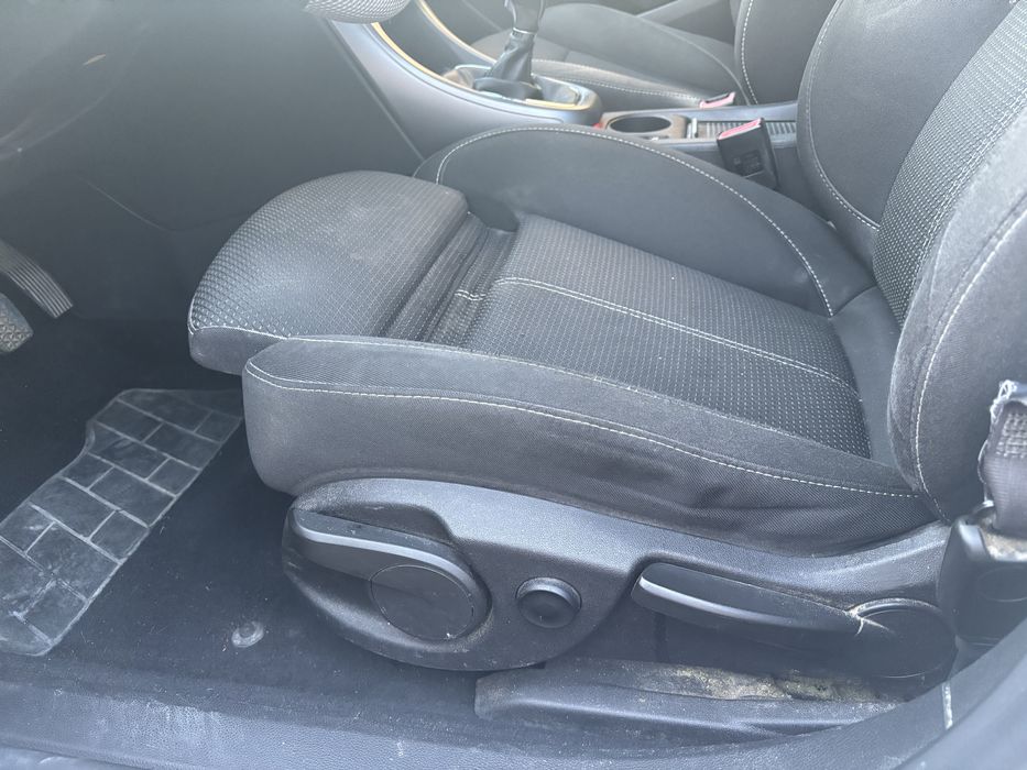 Scaune față cu incalzire sport reglaj electric , bancheta spate opel a