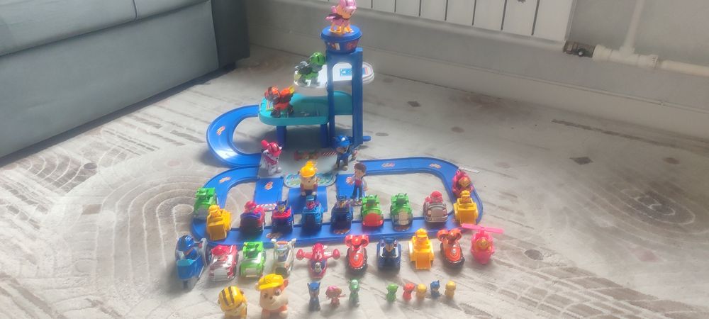 Парковка щенячий патруль и игрушки