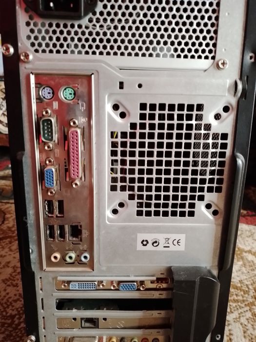 Vând pc  în stare foarte bună