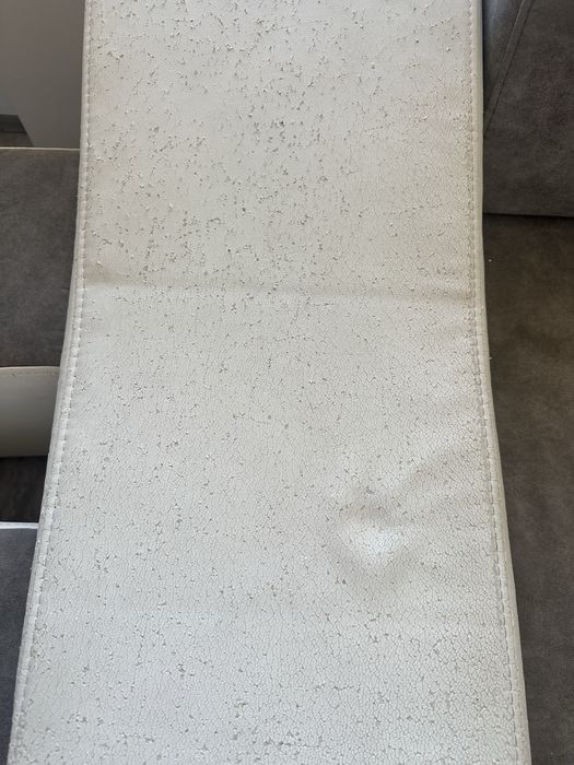 Диван с две табуретки