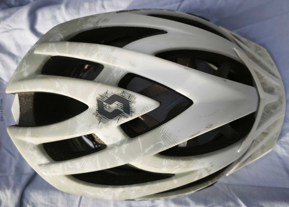 Продавам каска за велосипед SCOTT GROOVE II white-mat размер М