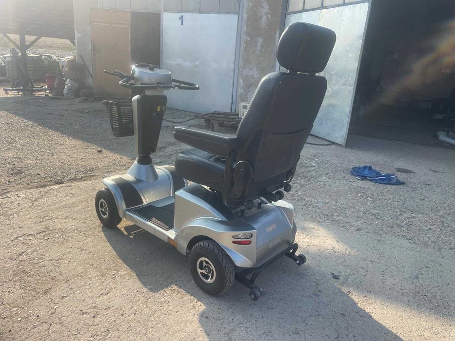 Скутер за трудно подвижни хора или инвалиди