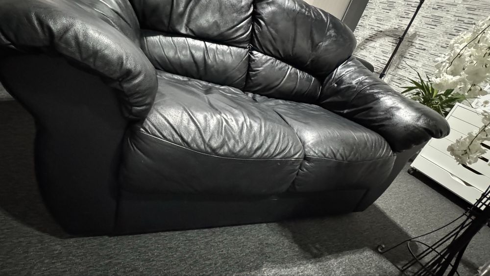 Canapea piele neagra