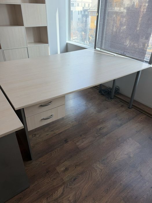 Офис мебели (бюро, диван)