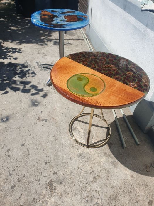 Vind masuta cafea din rasina si lemn de cires