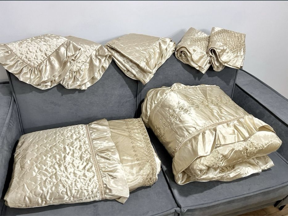 Комплект одеяло покрывало наволочки постельное белье