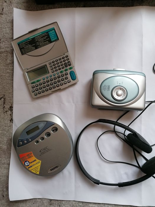 Walkman vechi  Cd player vechi  si Agenda electronica