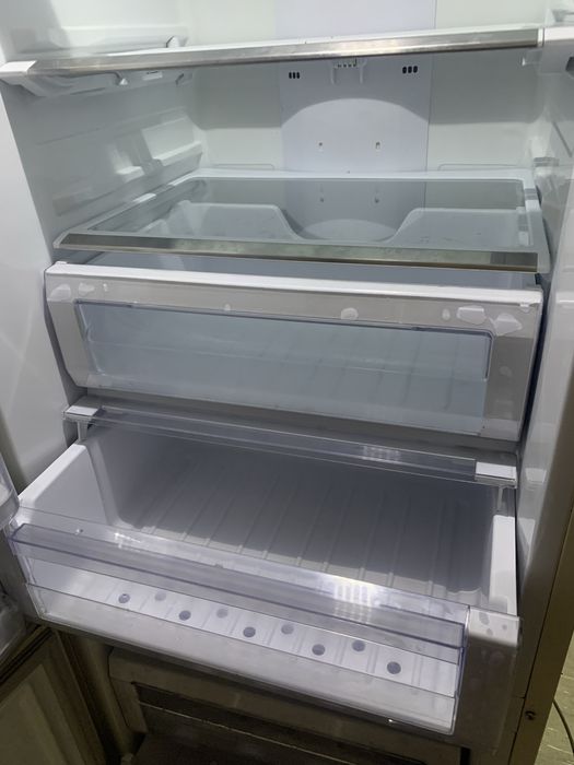 Продаю Холодильник Samsung