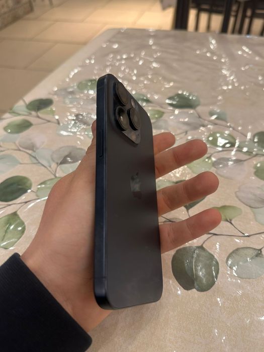 Продам айфон 15 про 256гб