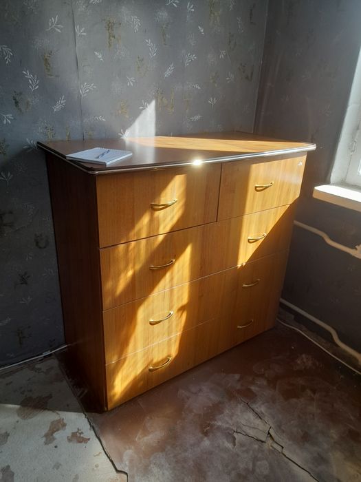 Продаётся комод, цена 10 000 тенге.