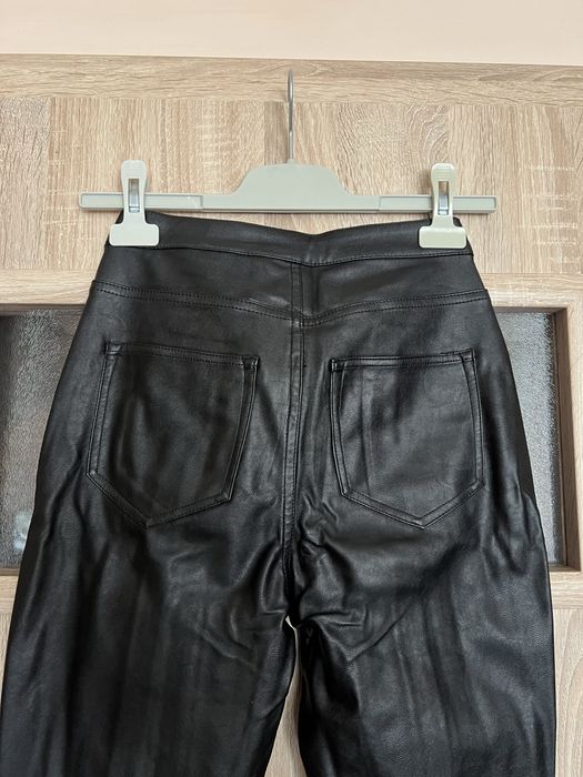 Кожен панталон H&M с цепка на крачола