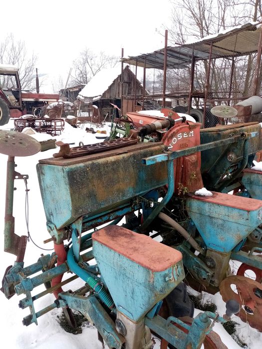 Vând semănătoare prasitoare monosem 4 rânduri