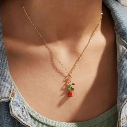 Колие Червена роза , подарък за Св Валентин