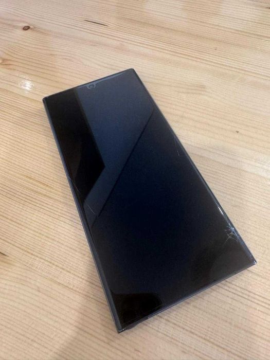 продам Samsung Galaxy S23 Ultra б/у битый