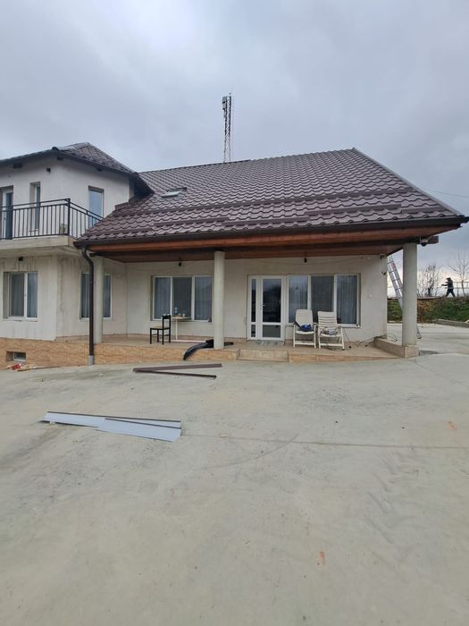 Oferim servicii complete de montaj acoperișuri pentru case noi sau renovări totale, începând cu consultanță gratuită și evaluare detaliată la fața loc