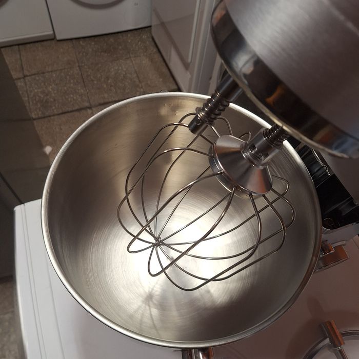 Кухненски робот 12 литра 1800 вата