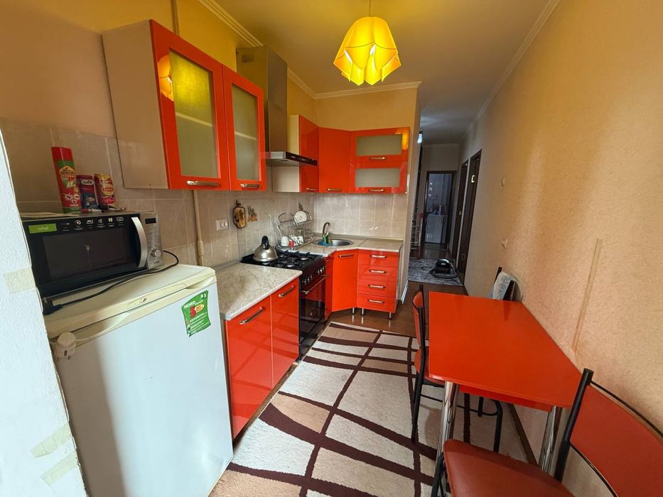 Чирчик шахрининг 9 кичик нохиясида 2 хонали квартира сотилади