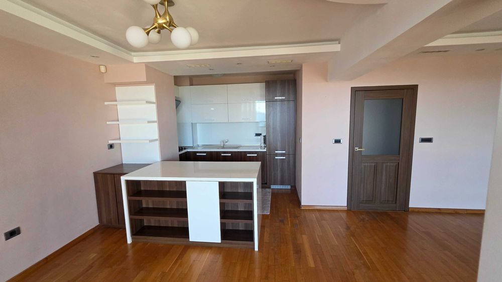 Дава се под наем Тристаен апартамент в Варна, Бриз - 123 кв.м за 1495.83 € - Снимка #8