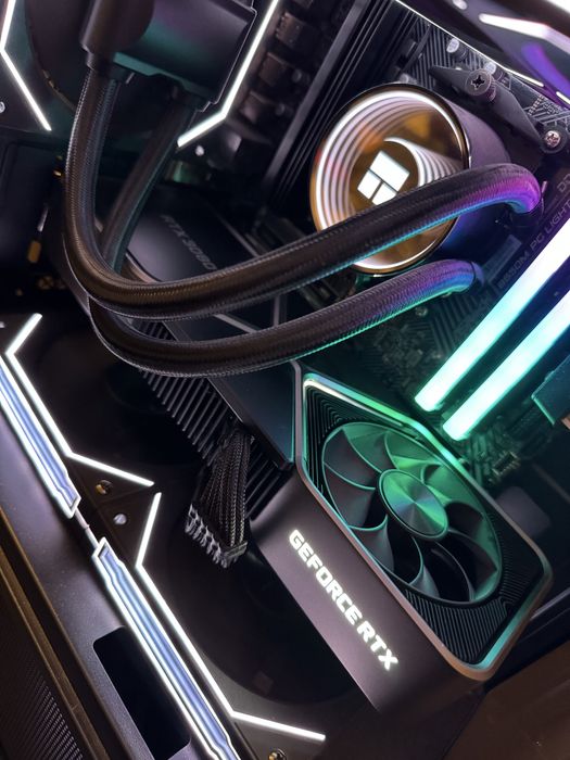 Геймърски компютър - Ryzen 7 7700, 32gb ram, rtx 3080 fe.