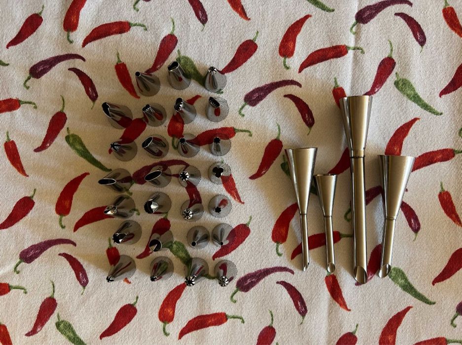 Сладкарство - Форма за тарт и мъфини, пош накрайници, книга с рецепти