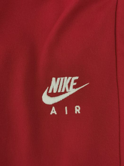 Pantaloni Nike de culoare roșie