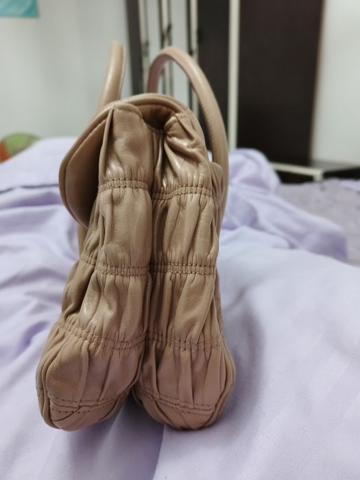 Geanta prada originala aproape noua ,purtata la 3 evenimente